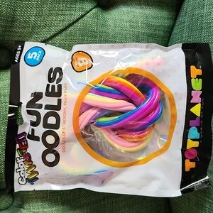 Color Twisted Fun Oodles by Toy Planet